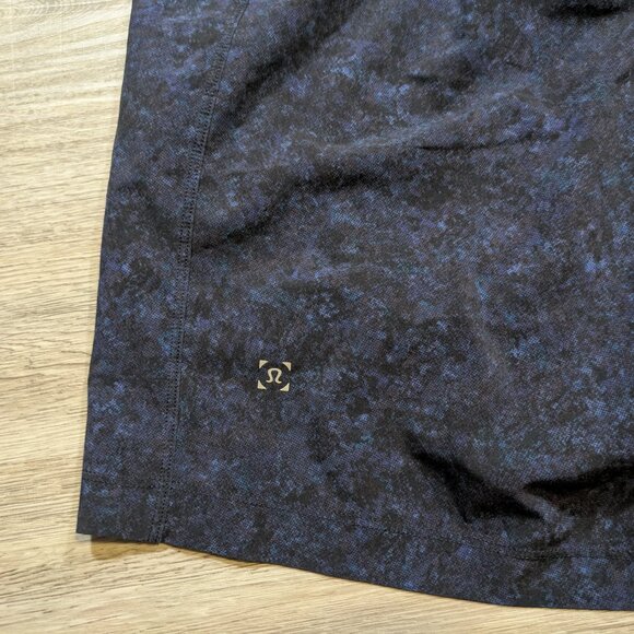 Lululemon Men's Large T.H.E Short Linerless 7" Pointilize Psychic Black Blue - Picture 5 of 8